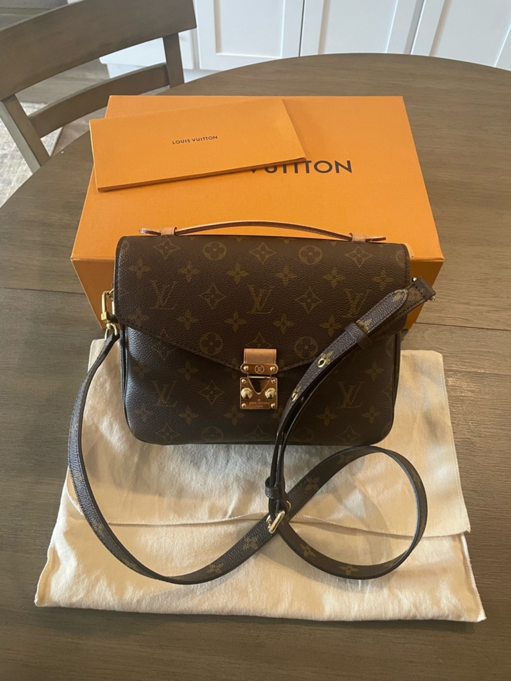 Authentic Louis Vuitton Pochette Metis